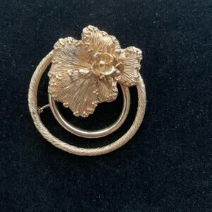 Hilco Vintage Gold Tone Double Circle Floral Signed 3-D Brooch w/patent 177-528